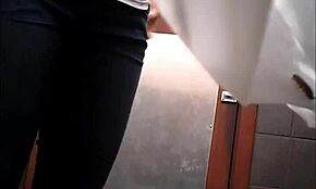 เคยเห็นแฟนสาวฉี่โดนกล้องซ่อนจับได้ไหม?