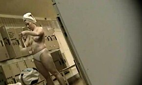 Wow, Bespeur Naakte Sletten In Kleedkamer Nu!