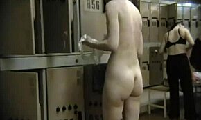 Hottie kurus tanggal baju dalam cam bilik tukar tersembunyi