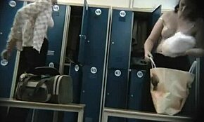 Elkaptam a Forró Seggeket Rejtett Kamerával az Öltözőben!