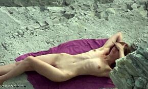 Beinige Rothaarige Milf will so seitlich gefickt werden?