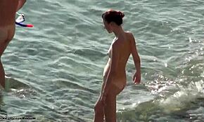 Casal amador pega fogo na água