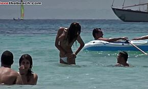 मैंने इन बिकिनी वाली 18+ टीन को समुद्र तट पर परफेक्ट टिट्स फ्लैश करते देखा आज