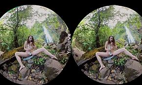 Эротическая красотка Endza дрочит киску в VR. Уличный оргазм оставляет ее без дыхания!