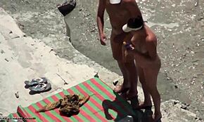 Sunt atât de excitată arătând abilitățile mele de ghemuit plinuță în aer liber