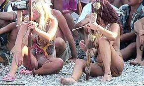 Body Art Freundinnen zeigen nackte heiße Körper in HD