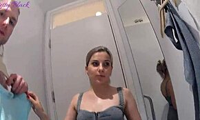 Wow, Umkleide-Sex mit Verkäuferin endet in Spermaschlucken! 😜