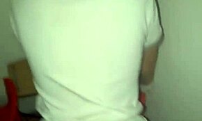 Encontrei uma sala vazia e meti na latina novinha fofa.