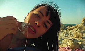 Gråtende hottie elsker hardcore anal med rund rumpe