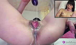 Bitchig tonåring 18+ retar sin rakade fitta med små tuttar