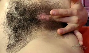 Morena Peluda Provocando Sua Xota Vaza em Close 😜