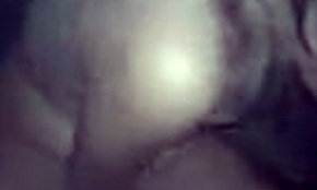 Μια φορά κι έναν καιρό, μια χοντρή ξανθιά πόρνη τρελάθηκε και γάμησε ένα μπουκάλι στην κάμερα για όλους να δουν.