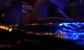 Passionerad session i mörkaste rummet med gömd kamera som fångar varje slick