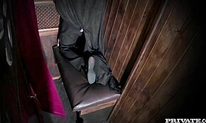 Chessie Kay, roznietená kostolná šľapka, povedz že to chceš tvrdé