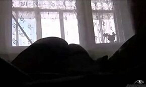 Bağlı Mary yoğun fist ve sert anal sikmeyi ev yapımı sahnede yaşıyor