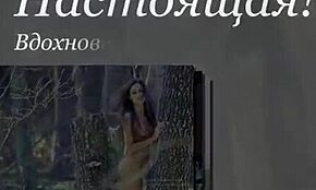 Hermosas princesas rusas desnudándose en playa para compilación