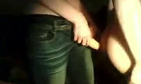 Napalone amatorskie laski błyskają cyckami w domowym klipie webcam