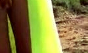 Cikánska kurva masturbuje divoko s roznym zákazníkom! Do pekla!