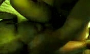 Загорелая иранская красотка жестко трахается в любительской постели