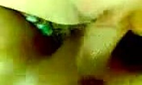 Ev yapımı kaset: İnleyen Avrupa güzeli yakından tıraşlı amcığını açıyor!