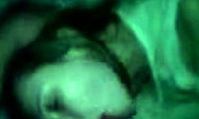 Uykulu 18+ kızıl genç, erkek arkadaşının sert sikini emmek istiyor mu?