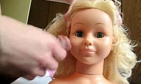 बेबी-फेस्ड ब्यूटी कैमरे पर स्टीमी फैशियल मोमेंट में पकड़ी गई