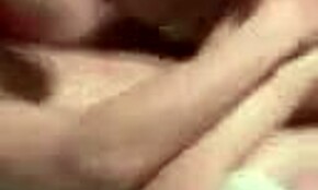 Η σκύλα φίλη μου χτύπησε σκληρά σε σπιτικό τριάδα με διπλή δράση