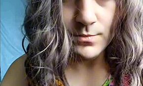 Кроссдрессер-китти, 18-летний ютубер-фембой, показывает большую жопу в горячей домашней езде