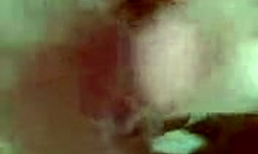 Kypsän nartun karvainen pillu lyödään kovaa villissä toiminnassa