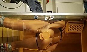 Nai minua kovaa tässä julkisessa saunassa 😈