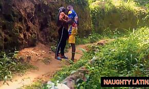 Cerita desa Afrika enak mentah di luar