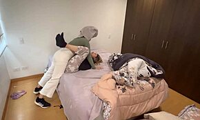 زوجة أبي تعرف كيف تعلمني الصواب