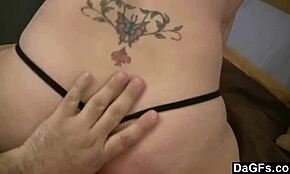 Yo, bu hevesli sarışın arkadan köpek pozisyonunda sevişmeyi seviyor!