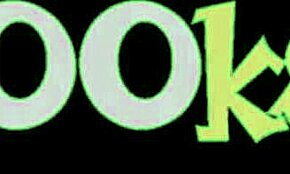 grote kont gebogen voor doggystyle neuken in kousen.