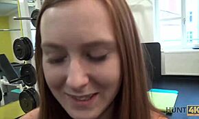 Hunt4k ชายเช็กสอดนิ้วแฟนสาวในที่สาธารณะ POV พิกอัพ