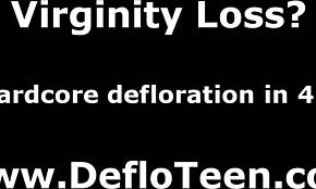 גיינת פטרובה הבלונדינית הרזה הבתולה זיינת גבר מבוגר