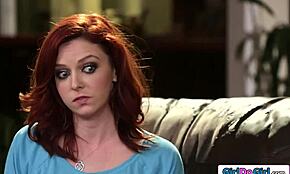 Já imaginou como uma madrasta dominante controla a enteada 18+ pequena com demandas orais?