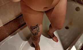 Jen tak chilluju v egyptském hotelu, sleduju vzájemnou masturbaci. Je to divoké o prázdninách!