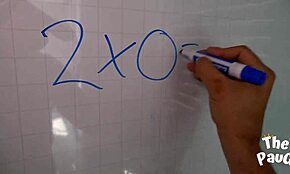 J'enseigne à ma étudiante ado 18+ à baiser avec un plaisir intense.