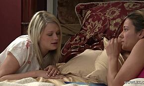 Остани и се наслаждавай на див трибинг с Елексис Монро и Хедър Старлет