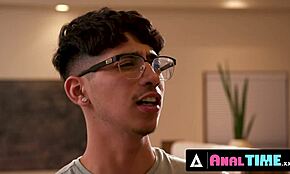 Nerd srác, akarod keményen döngetni ezt a forró bébiszitter fantasztikus seggét?