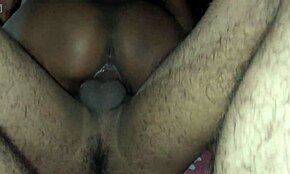 Babe indiene slabe sugerează un trio FFM fierbinte cu supt intens