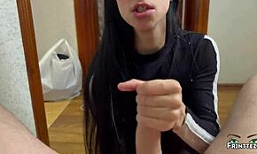 Madrastra quente trai marido, engole pau do enteado, lambe bunda