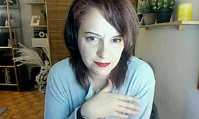 Hej, hočeš povohati moje velike pižame, ko prdim? Ta italijanska posvojena mama te bo naredila trdega!