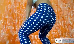 젠장, 이 라틴 에보니 18+ 젊은녀가 빅 콕 액션 갈망해!