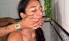 Кузен врывается в душ без спроса, и мы кончаем анальным сексом!