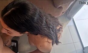 Απιστευτή Γαμήσια με Φίλο Ενώ ο Άντρας Κοιμάται Κοντά