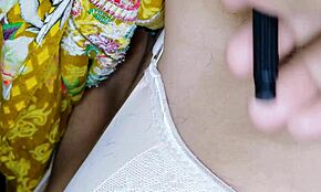 Horúca Desi Bhabhi holí svoju pičku doma počas karantény, vyzerá tak hladko! 😍