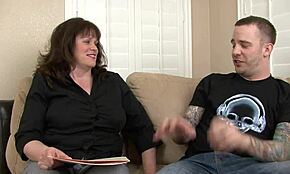 Fiatal 18+ diák keményen dug jobb jegyekért, olyan csintalan