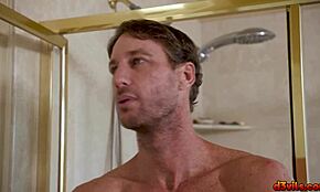 יו, התחת המושלם של הבייביסיטר ריבר לין ב-5:45, תראה את ריאן מקליין חודר לה לפוסי מגולח בקרוב חם